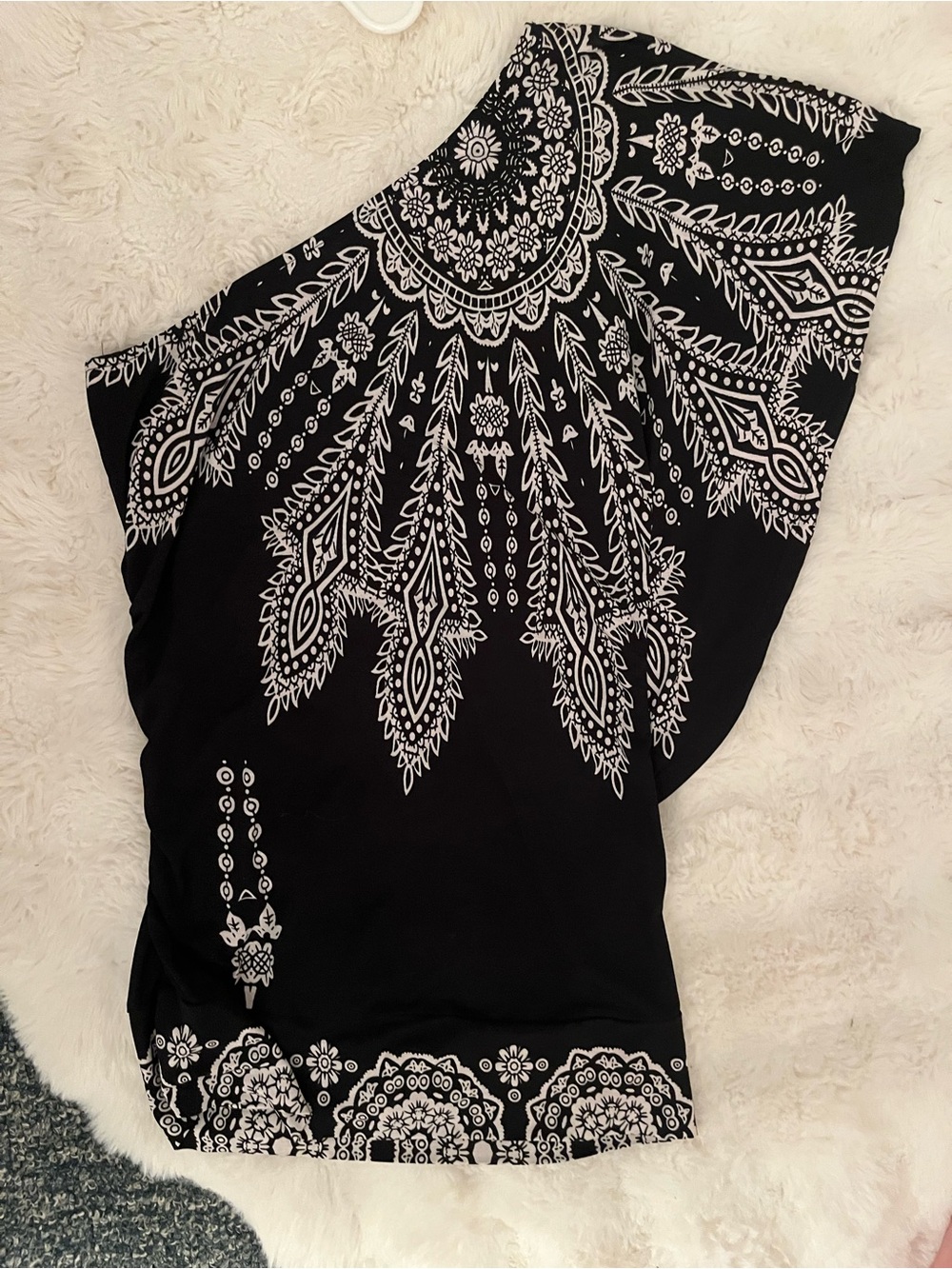 Studio Y Black and White One-Shoulder Printed Tunic